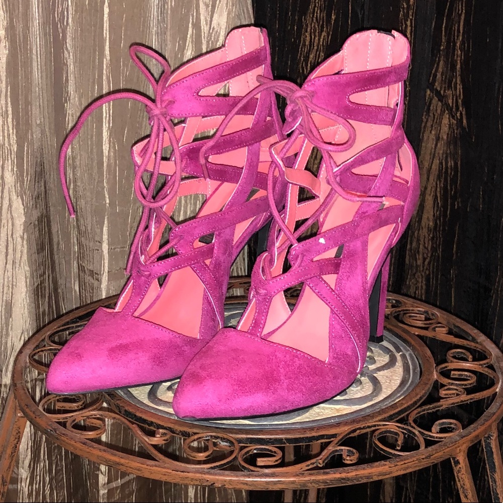 LIKE NEW pink heel